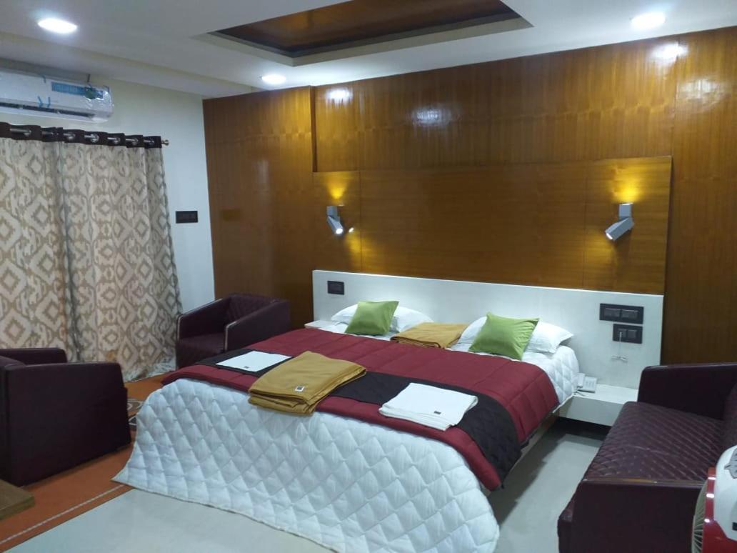 Grand Meridian Vinnamangalam ภายนอก รูปภาพ